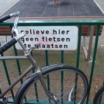 Por gentileze, não pare bicicletas aqui